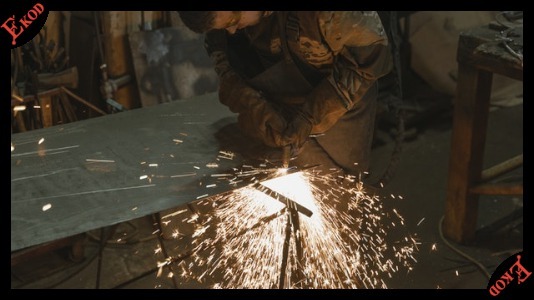 Jak działa przecinarka plazmowa? Dowiedz się, dlaczego warto mieć taki sprzęt 